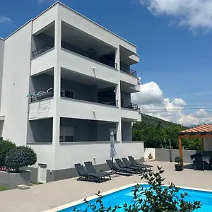 Aa 1 Apartment Trogir